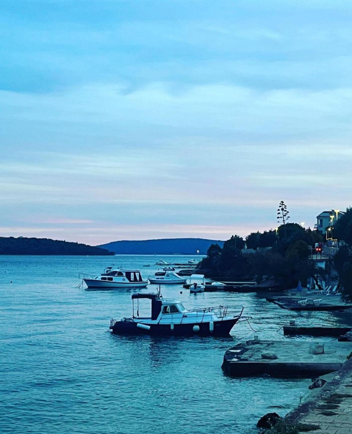 Holiday Home Sisko โตรกีร์ ภายนอก รูปภาพ