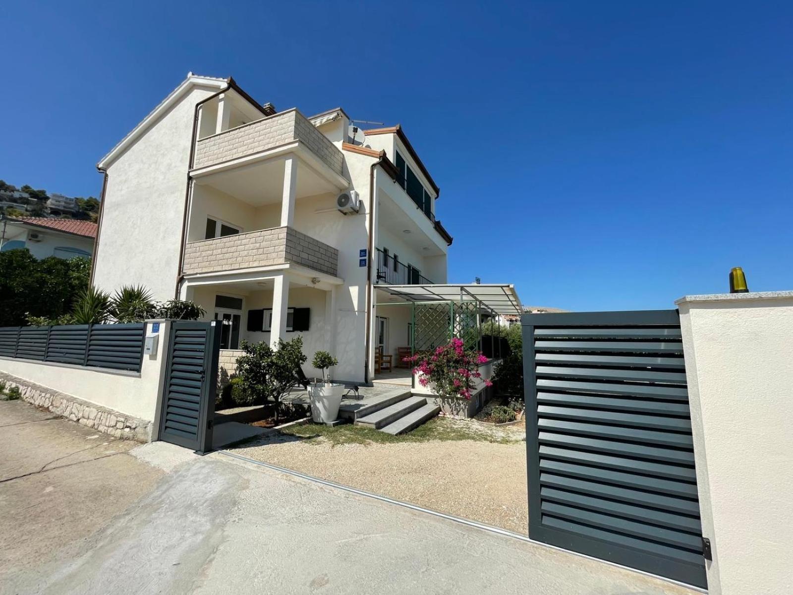 Holiday Home Sisko โตรกีร์ ภายนอก รูปภาพ